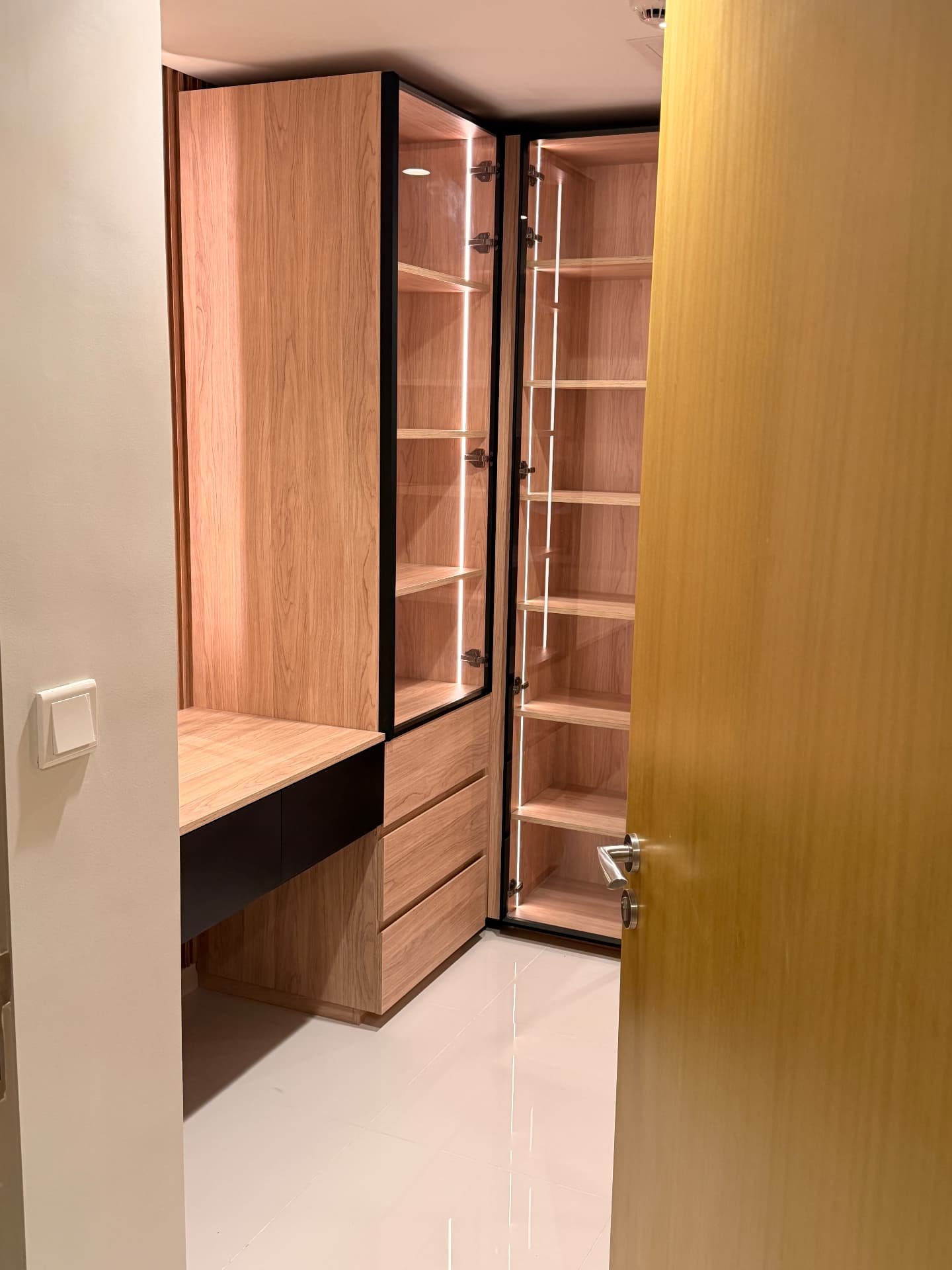 Dressing room entry
