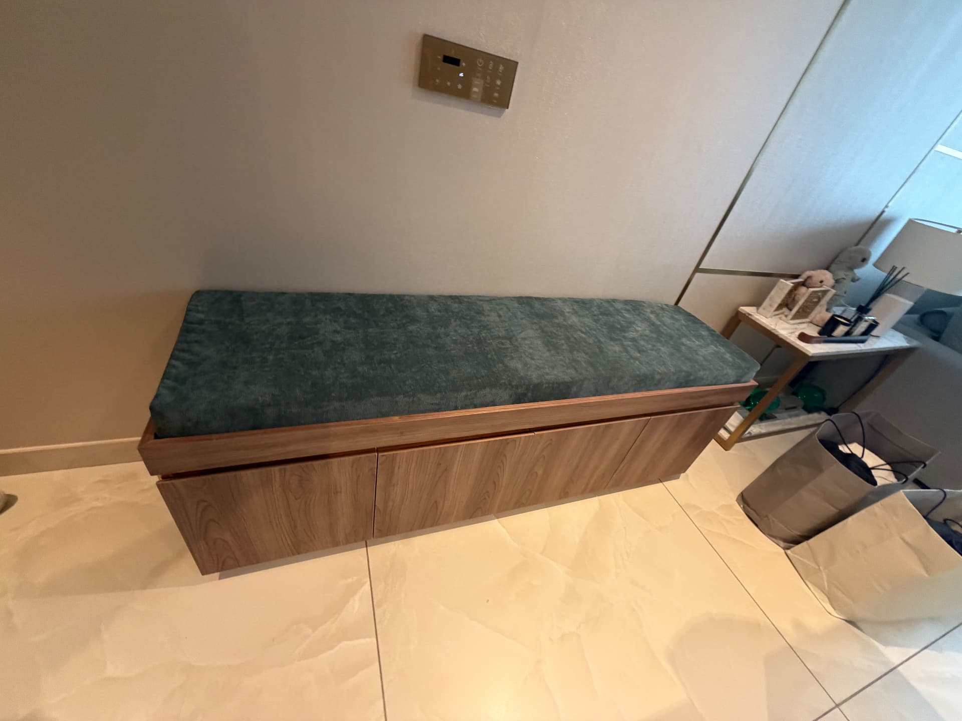Upholstered bench unit